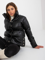 Hurtownia Czarna kurtka zimowa z eko skóry ze ściągaczami 