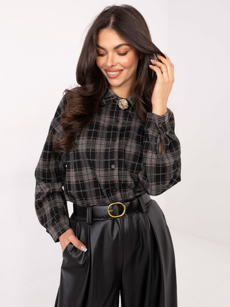 Czarna damska koszula z odpinaną broszką