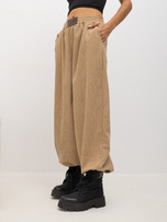 RUE PARIS camelfarbene Cordhose mit Bündchen am Knöchel.