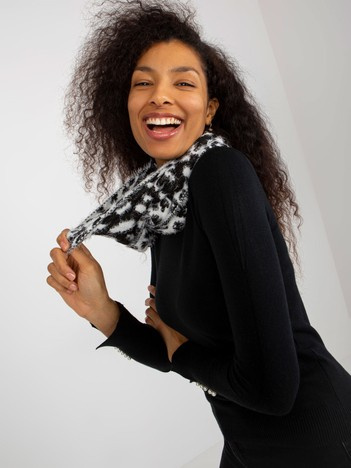 Hurtownia Biało-czarny zimowy komin damski we wzory