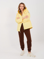 Pastelowa żółta pikowana kurtka z kieszeniami 