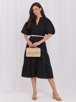 Czarna rozkloszowana sukienka z dekoltem V