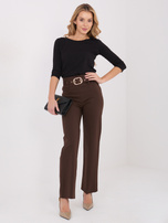 Brązowe garniturowe spodnie z paskiem