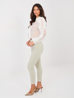 Helle graue Damen Skinny-Jeans mit hoher Taille.