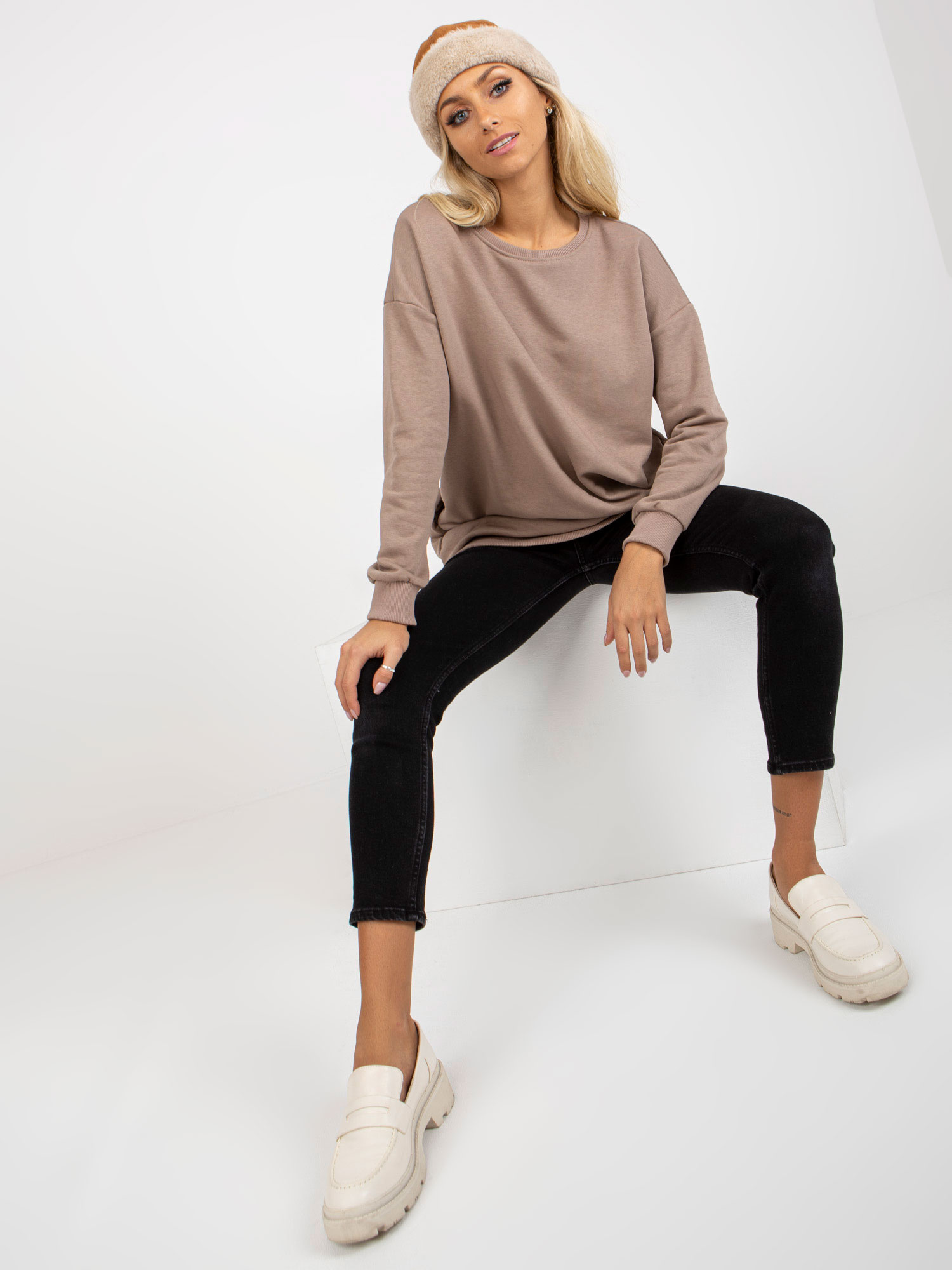 Ciemnobeżowa długa bluza basic z kieszeniami