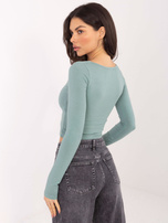 Pistacjowa bluzka basic z kwadratowym dekoltem