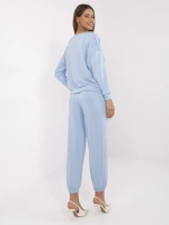 Jasnoniebieski damski komplet z kwiatową aplikacją