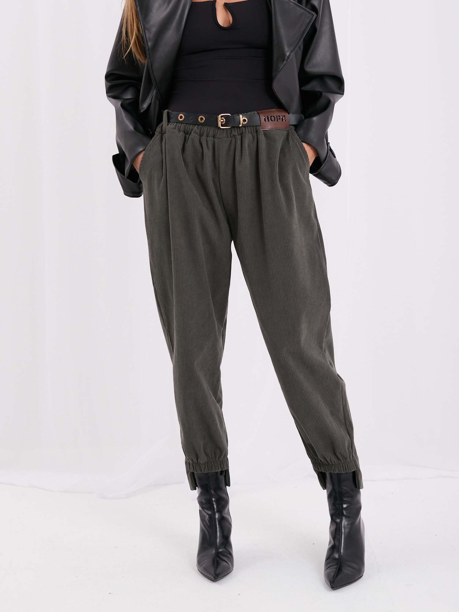 RUE PARIS Khaki Cordhosen mit Taschen.