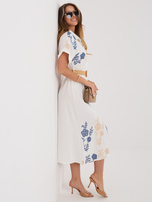 Niebieska letnia sukienka z plecionym paskiem