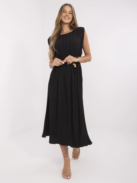 Czarna letnia sukienka z poduszkami na ramionach