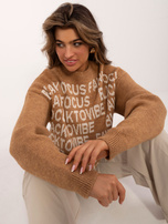 Hurt Camelowy długi sweter z napisami