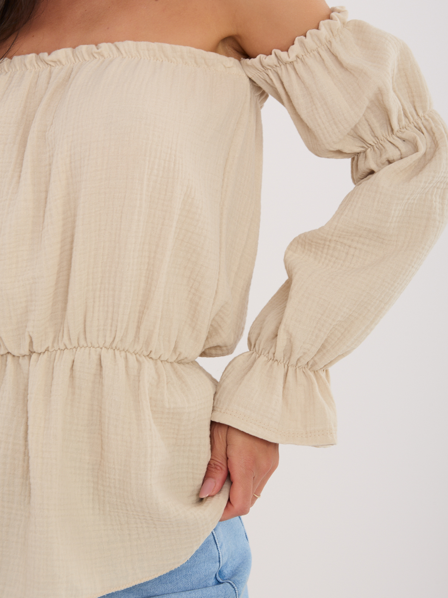 Beżowa muślinowa bluzka hiszpanka z bawełny