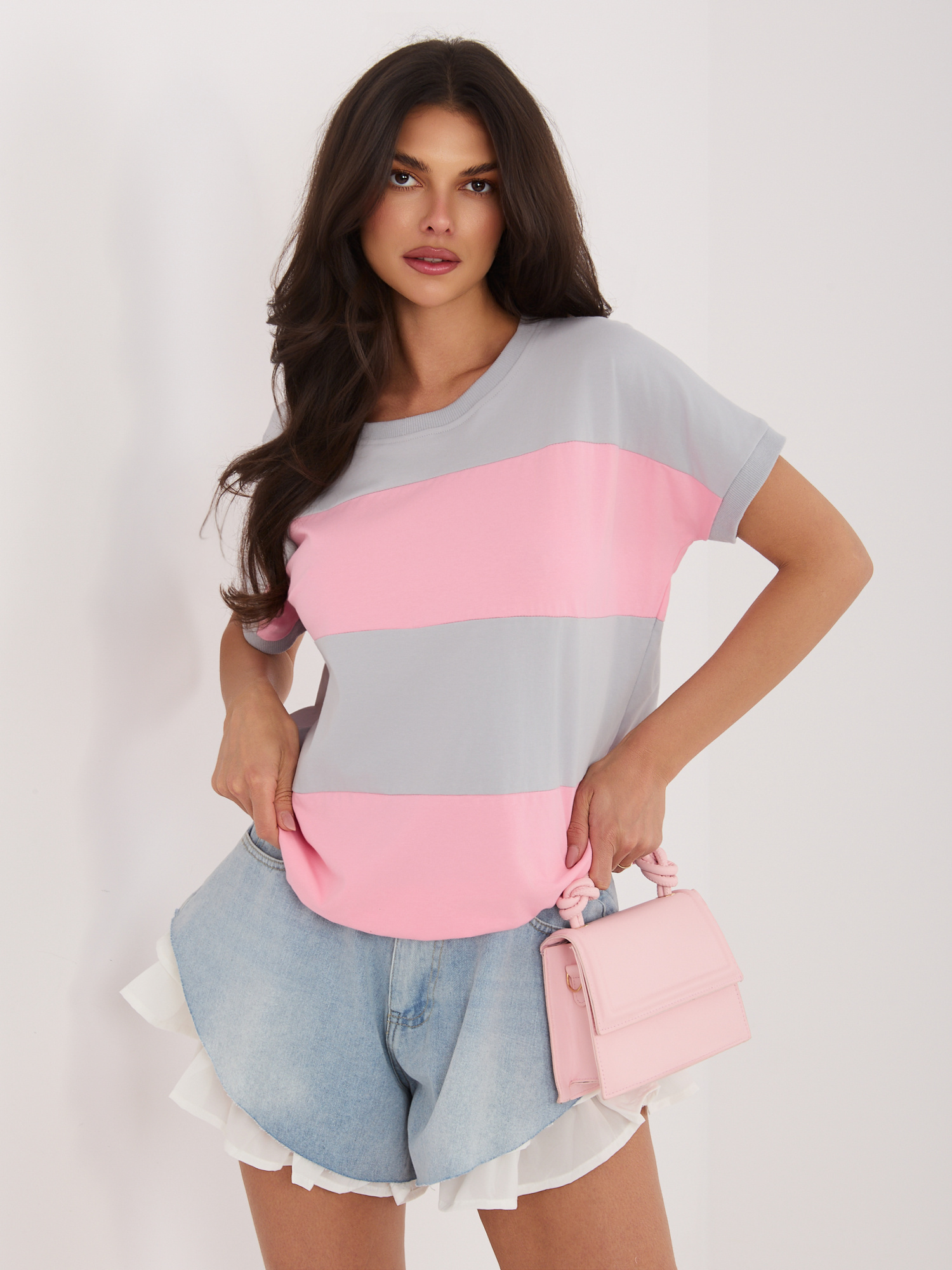 Różowo-grafitowa damska bluzka w szerokie paski 