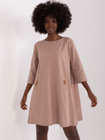 Hurt Ciemnobeżowa luźna sukienka z rękawem 3/4 Dalenne