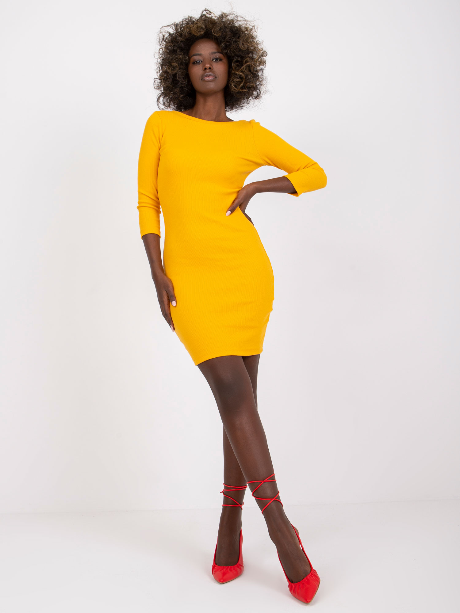 Helles orangefarbiges Kleid, figurbetont gestreift, Batumi RUE PARIS.