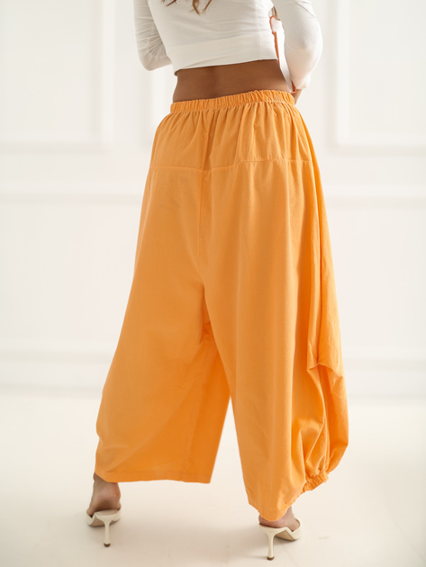 Jasnopomarańczowe sztruksowe spodnie z nogawką 7/8