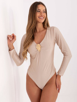 Beżowe wizytowe body z połyskiem