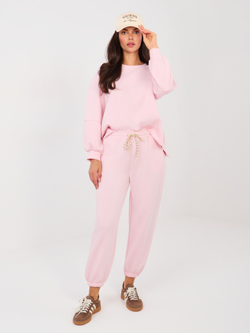 Jasnoróżowy casualowy komplet ze spodniami