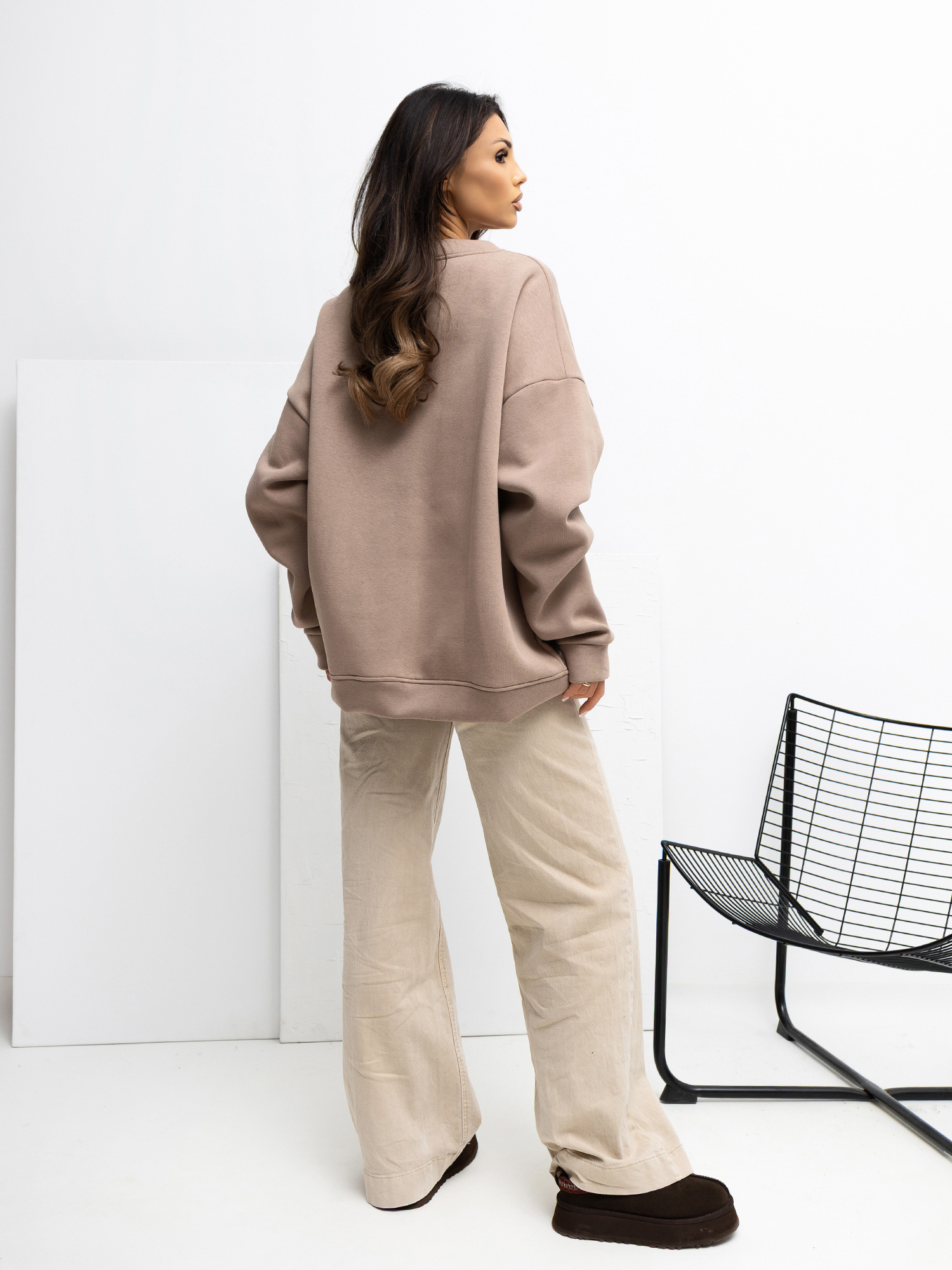 Ciemnobeżowa bluza basic z okrągłym dekoltem RUE PARIS 