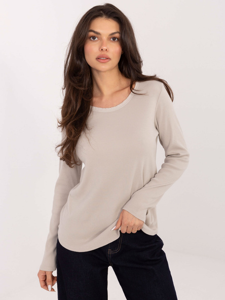 Beżowa bluzka longsleeve z naszywką na plecach