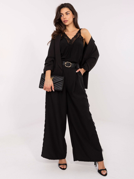 Czarna spodnie z koronkowymi lampasami