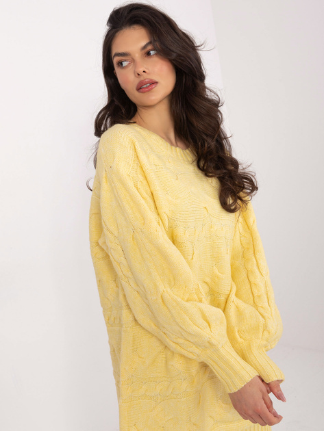 Jasnożółta sweterkowa sukienka w warkocze