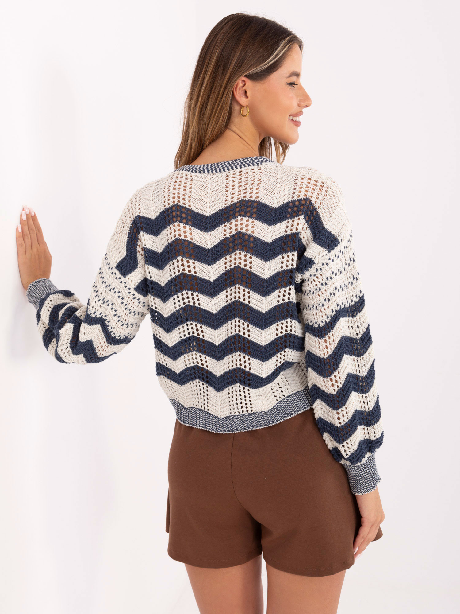 Ecru-navy blauer durchbrochener Pullover mit Bindungen RUE PARIS.