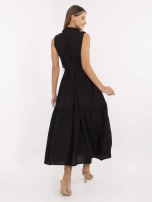 Schwarzes Sommerkleid mit Taschen.