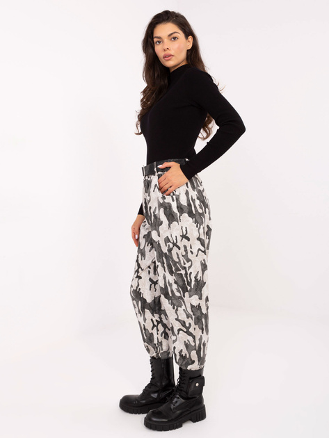 Jasnobeżowe spodnie moro bez zapięcia