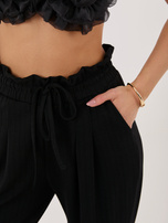 Czarne dresowe spodnie z marszczoną talią RUE PARIS