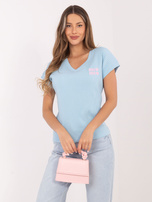 Jasnoniebieska damska bluzka w szeroki prążek