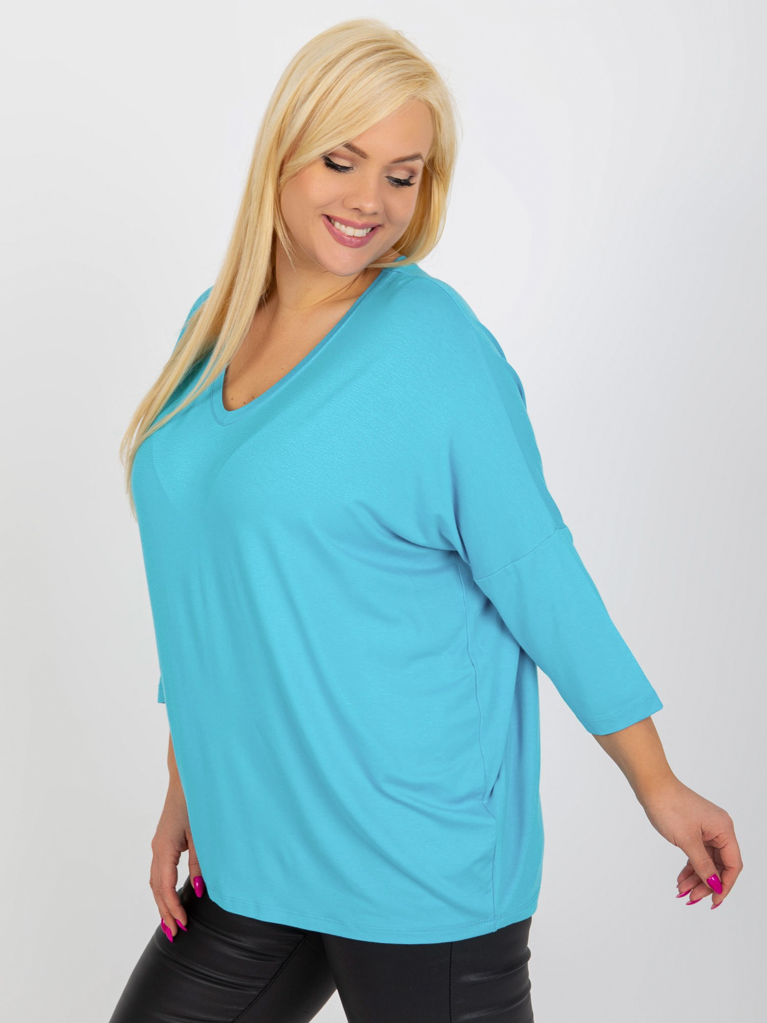 Niebieska bluzka plus size basic z dekoltem V