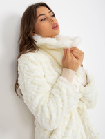 Hurt Biała futrzana kurtka zimowa z paskiem wiązanym