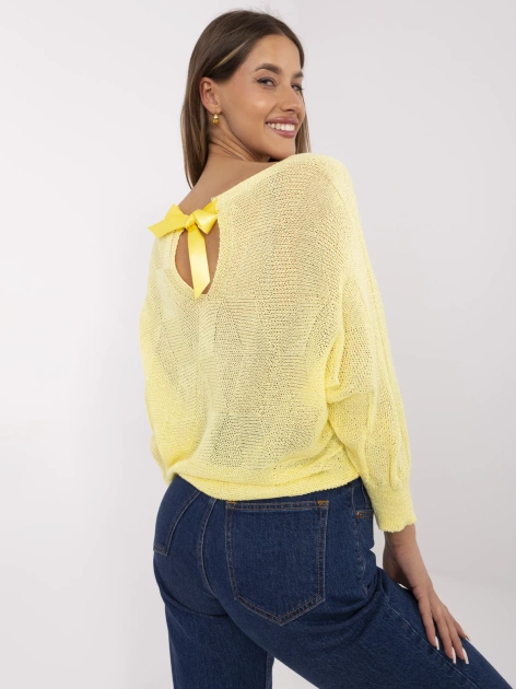 Żółty damski sweter oversize w romby