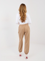 Dunkelbeige Jogginghose im eleganten Stil.