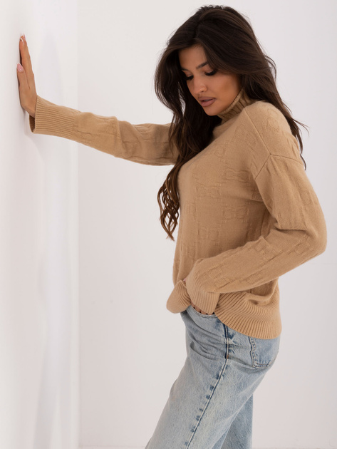 Hurtownia Camelowy sweter z golfem o kroju oversize