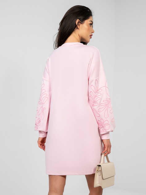 Pastelowa różowa dresowa sukienka z haftem RUE PARIS