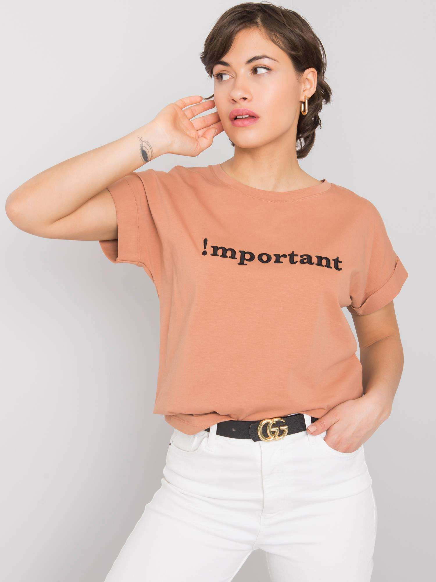Camel t-shirt with the inscription Saniyah