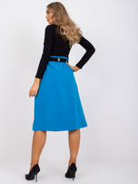 Jasnoniebieska spódnica trapezowa o długości midi 