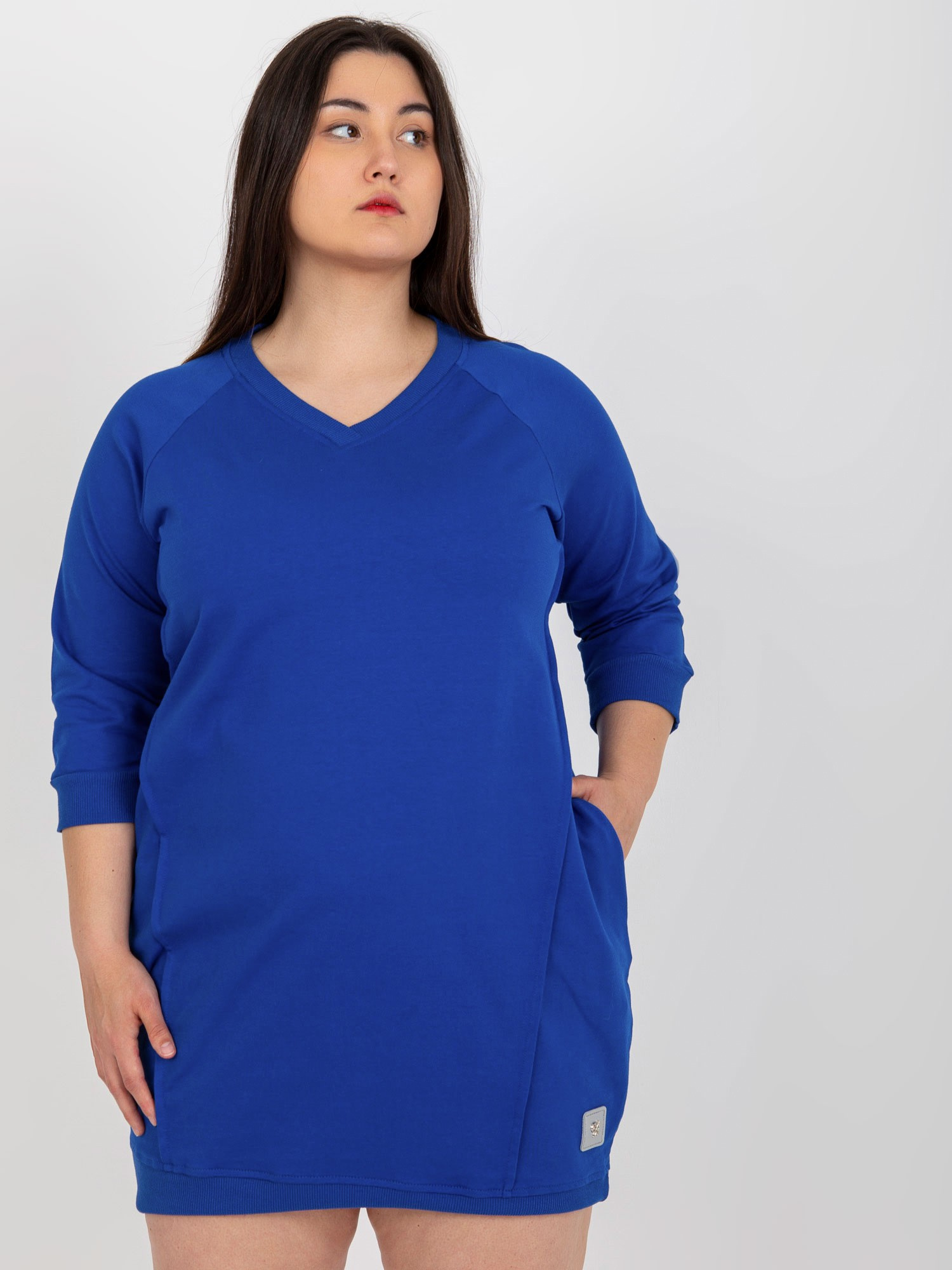 Kobaltowa mini sukienka plus size z rękawem 3/4