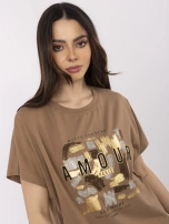 Jasnobrązowa bluzka oversize z napisami 