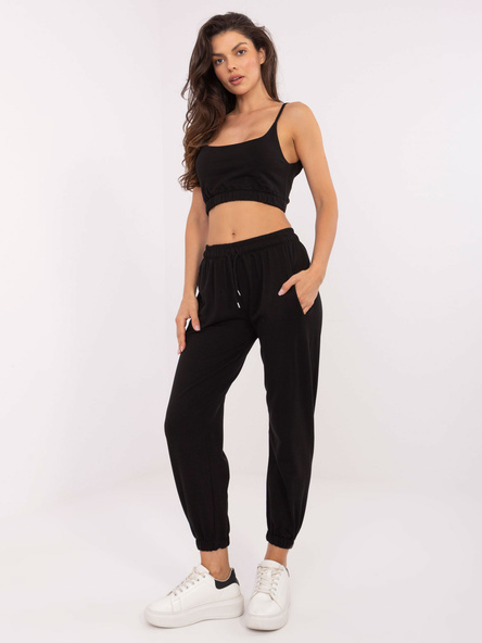Czarny dresowy komplet z crop topem Mado