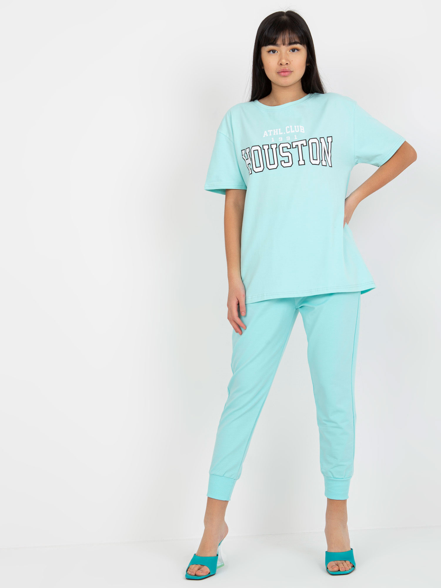 Miętowy luźny t-shirt z nadrukiem