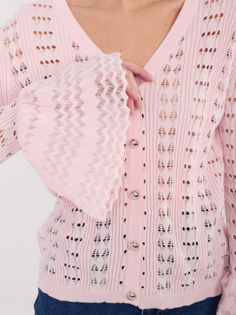 Jasnoróżowy ażurowy sweter w stylu boho