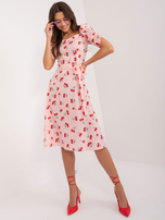 Hurtownia Jasnoróżowa rozkloszowana sukienka z paskiem