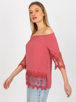 Hurt Brudnoróżowa bluzka hiszpanka z ozdobnym wykończeniem