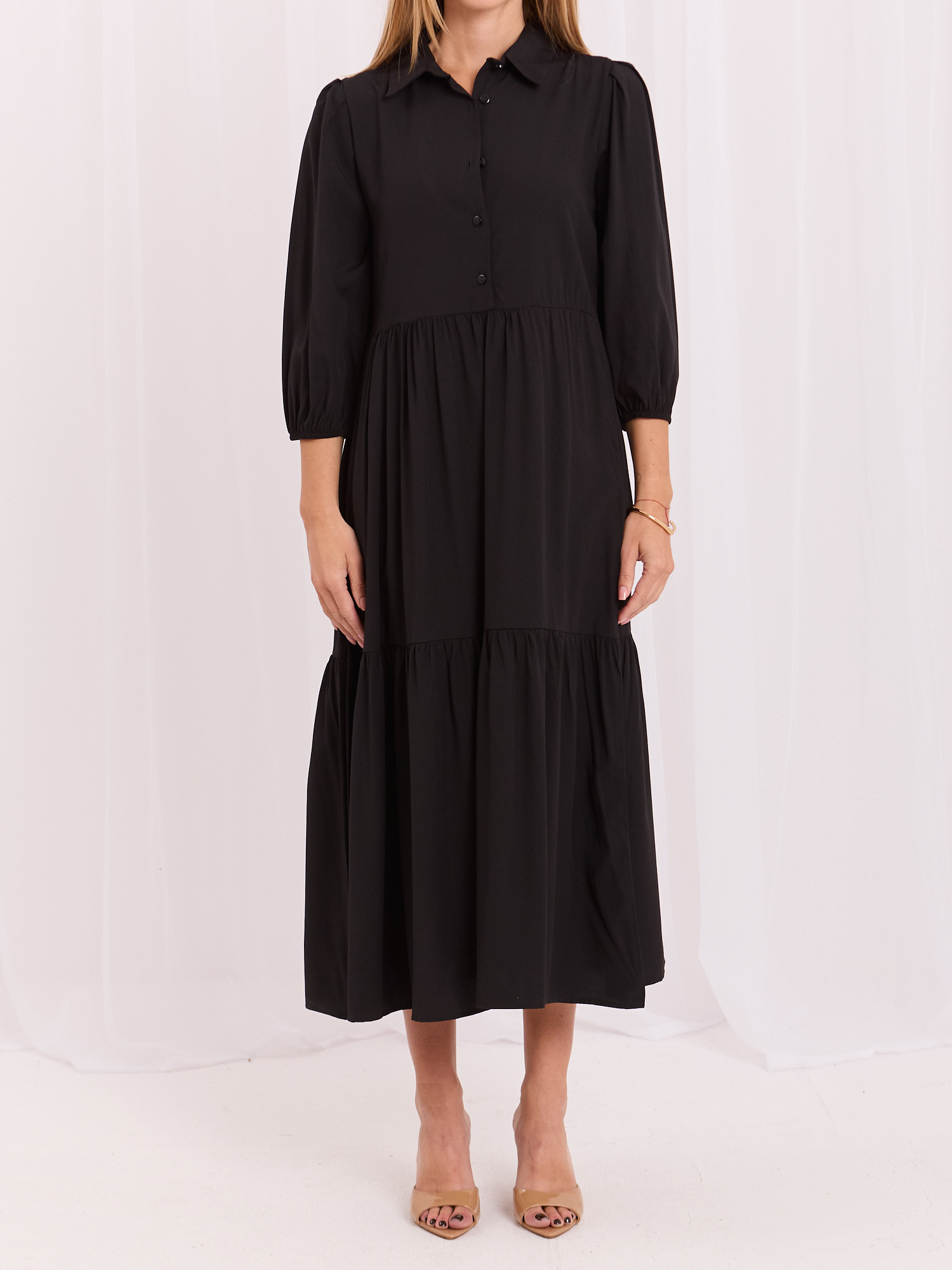 Schwarzes ausgestelltes Kleid mit Rüsche aus Baumwolle RUE PARIS.