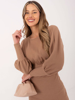 Ciemnobeżowa sukienka prążkowana Leticia RUE PARIS