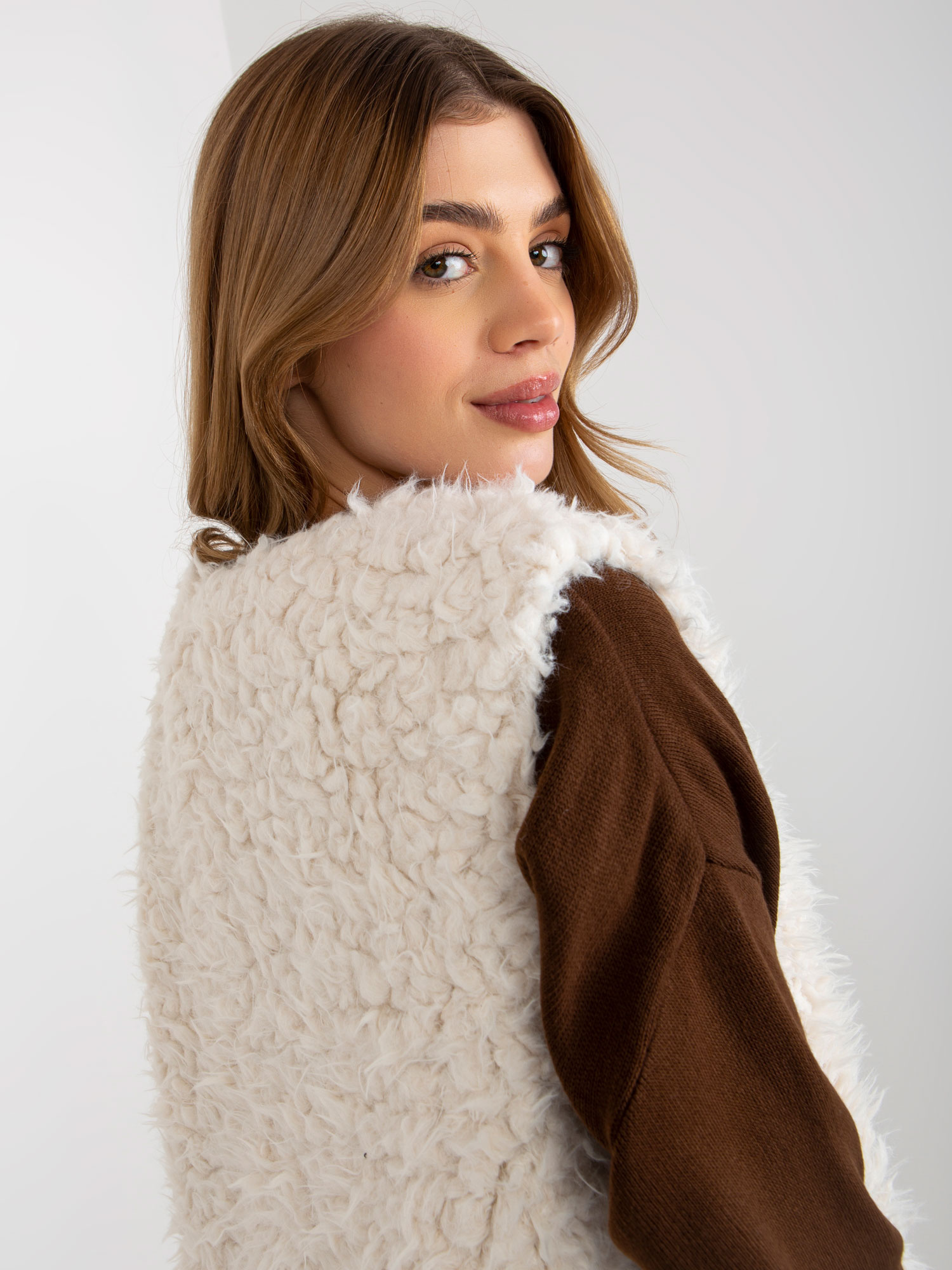 Ecru fur vest with pockets Hallie wholesale.