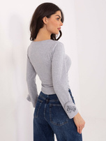 Szara krótka bluzka z drapowaniem